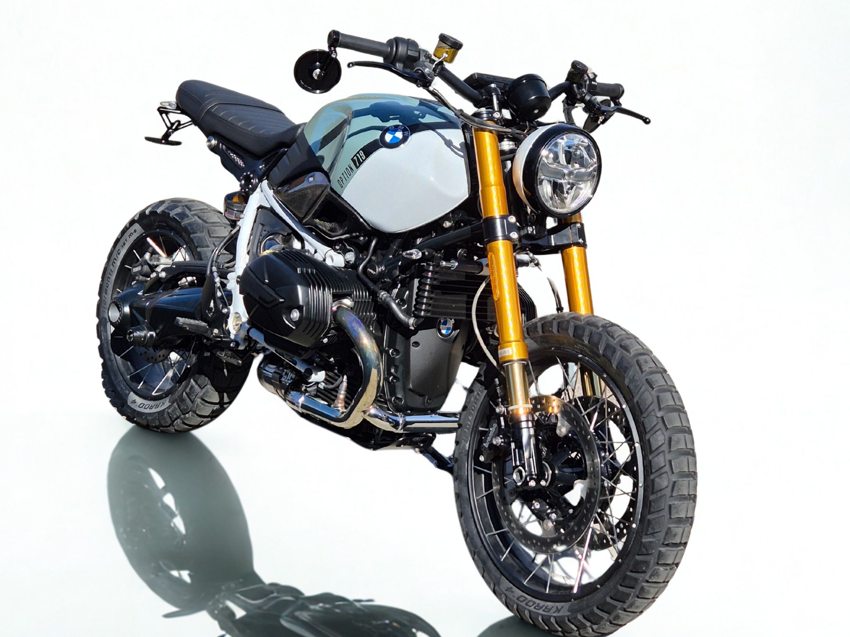 BMW R ninet scrambler mit öhlins und excel felgenringen haan naben