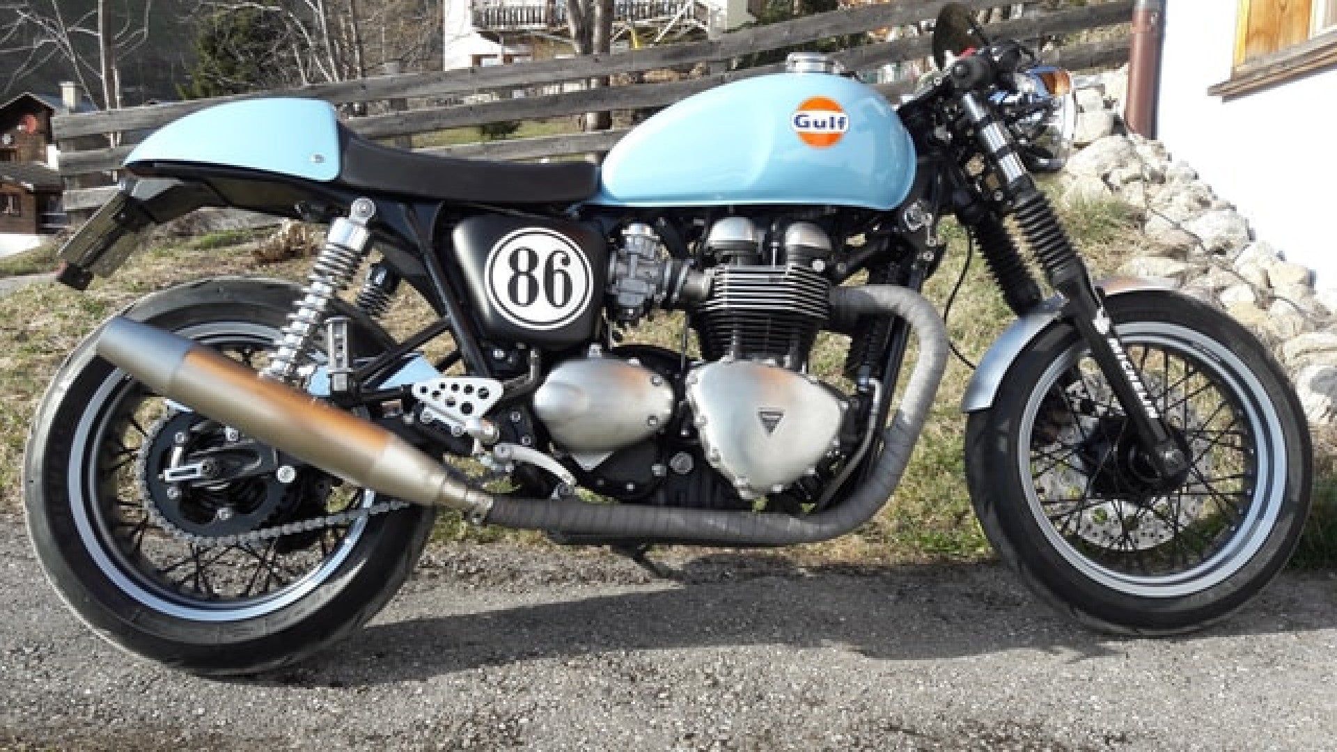 TRIUMPH THRUXTON